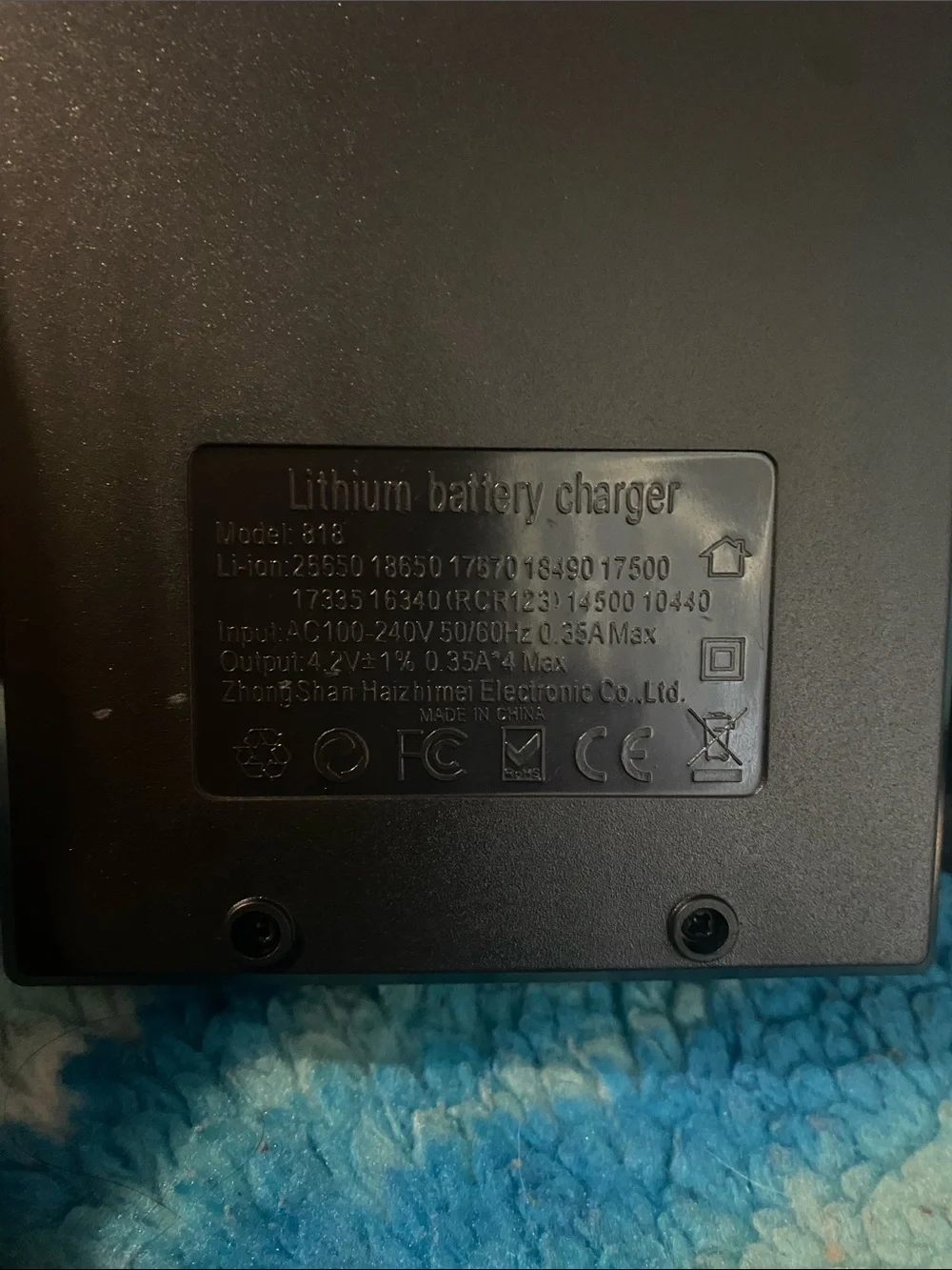 Universal 4-Slot NiMH/NiCd Battery Charger - Black